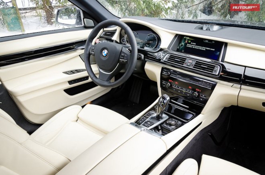 BMW 750d xDrive интерьер